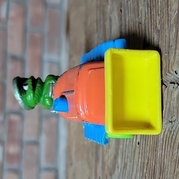 1986 OSCAR THE GROUCH BULLDOZER DIE CAST TRUCK - Picture 3 of 6